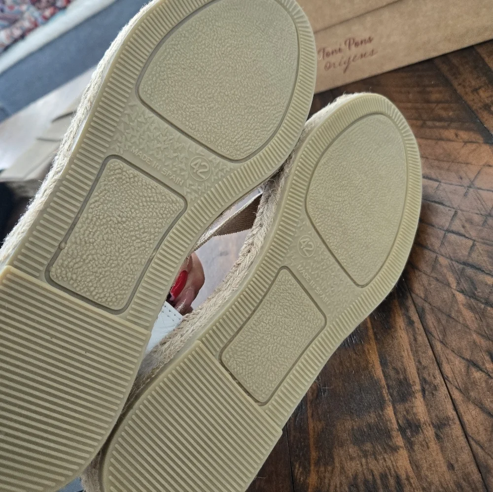 Toni Pons Etna Espadrille Sandal. Color: White Leather. Size US 11. New.